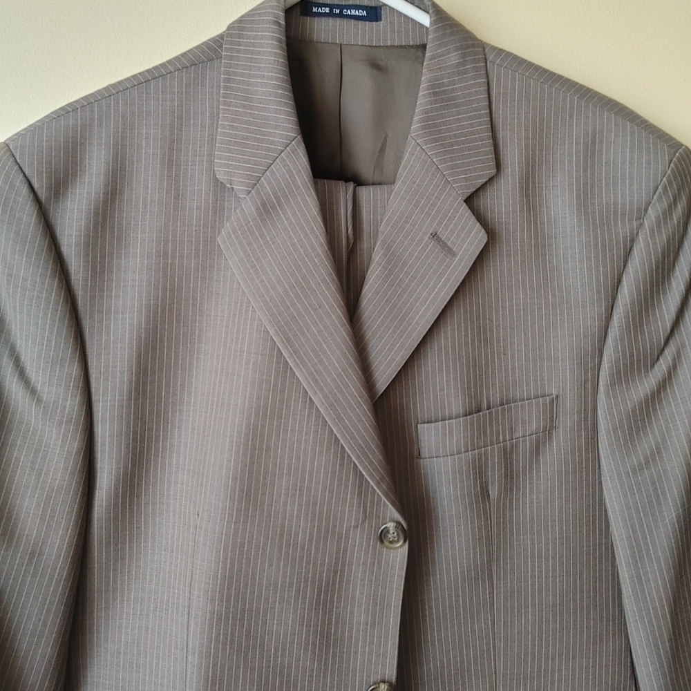 CHAPS EST. 1978 42 S Menโs 2 Piece 3 Button Suit Tan Striped 100% Woolโ
